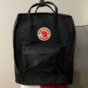 Fjallraven - Classic Kanken Backpack - Black